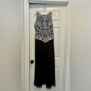 J Kara Black White Beaded Evening Gown Formal Maxi Dress Size 8